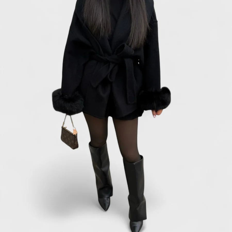 ELORA – ABRIGO ELEGANTE CON DETALLES DE PIEL