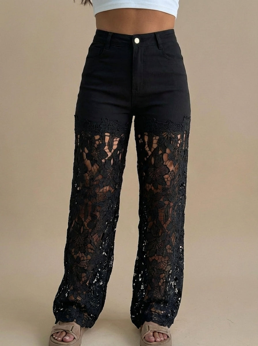 AURORA | Jeans elegantes con encaje floral