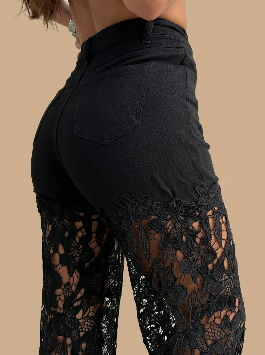 AURORA | Jeans elegantes con encaje floral